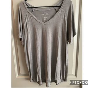 🦅American Eagle Soft T’s with pocket.